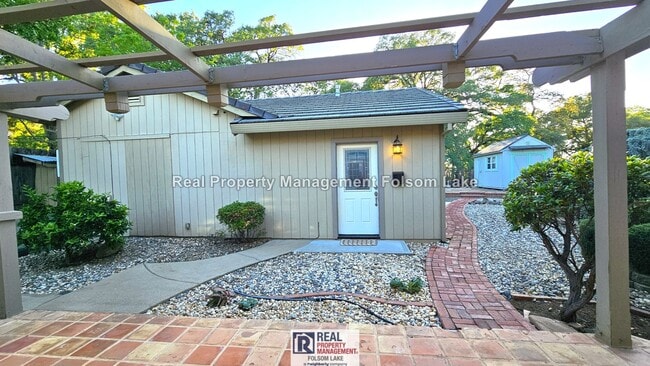 Building Photo - El Dorado Hills 4 bedrooms and 2 baths home with Detached 1 bedroom and 1 bath Cottage