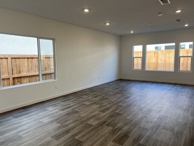 Building Photo - 9634 Maple Ter Ln