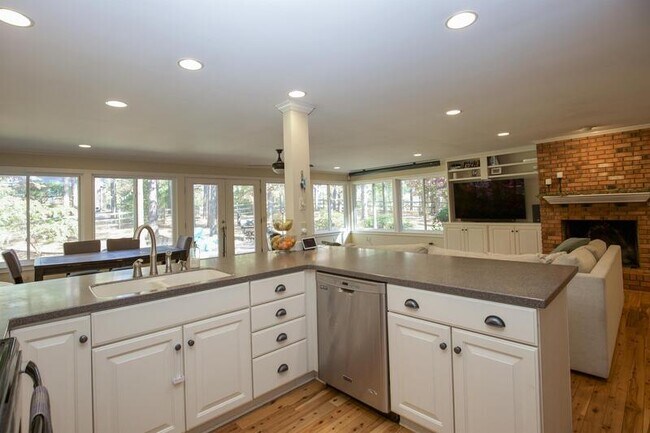 Building Photo - 209 Selkirk Trail