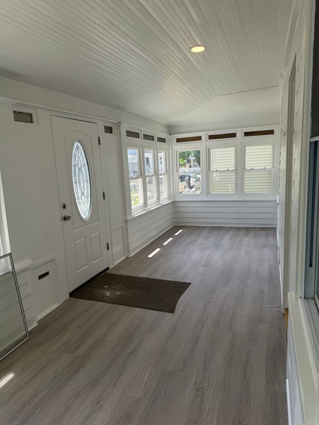 Building Photo - Beautifully Renovated 2-Bedroom, 2-Bathroom Home with Spacious Bonus Attic