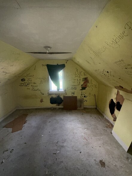 Building Photo - 3511 Converse Ave