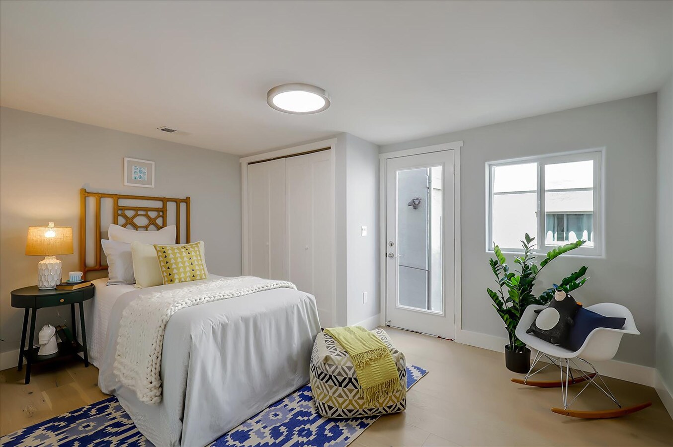 Building Photo - 914 Everett Ave