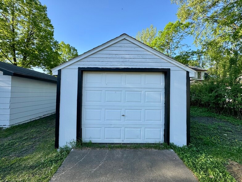 Building Photo - 902 W Lincoln Ave #2