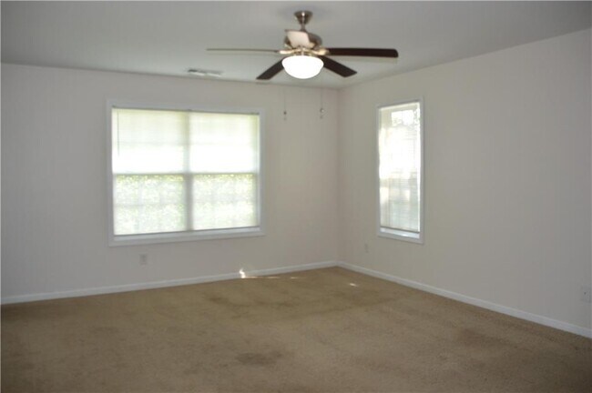 Building Photo - 3072 Cedar Glade Ln NE