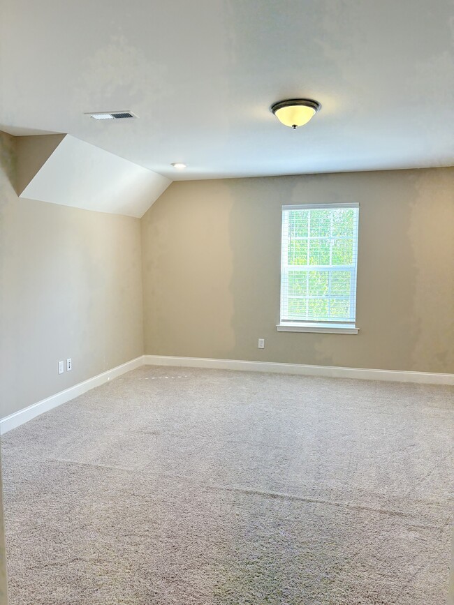 Building Photo - 7010 Shelton Ln