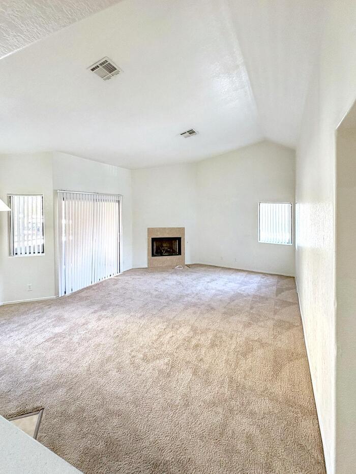 Building Photo - 5076 S Rainbow Blvd