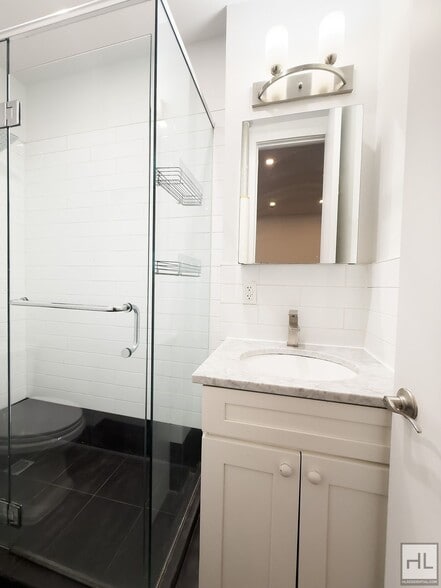 Building Photo - EASTERN PARKWAY / Rent Stabilized  Crown Heights 1-Bed 1-Bath / Prospect Park