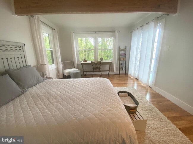 Building Photo - 3550 Bay View Dr