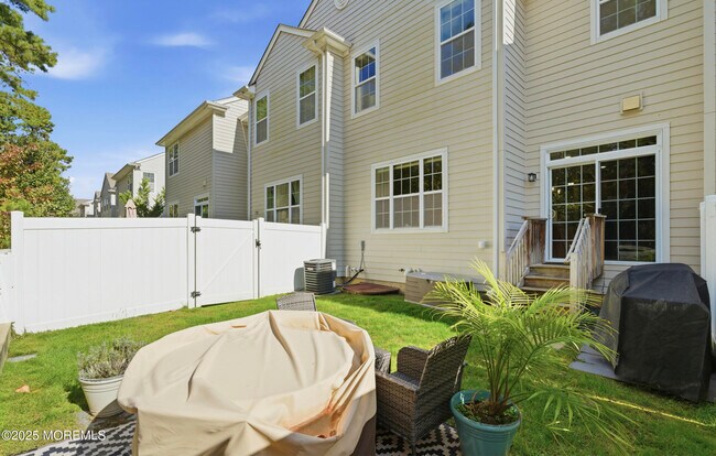 Building Photo - 254 Hawthorne Ln