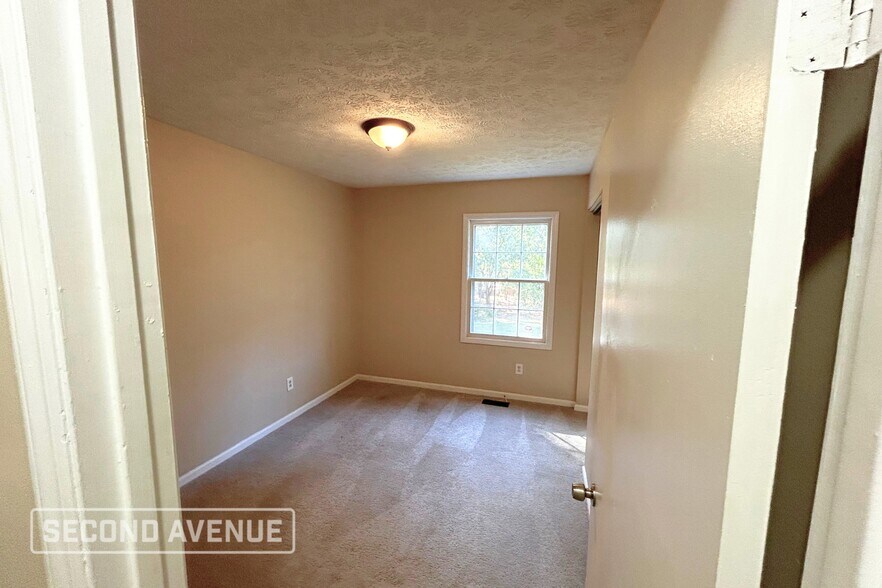 Building Photo - 4407 Golden Rd