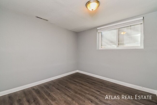 Building Photo - 4644 Scenic Cir