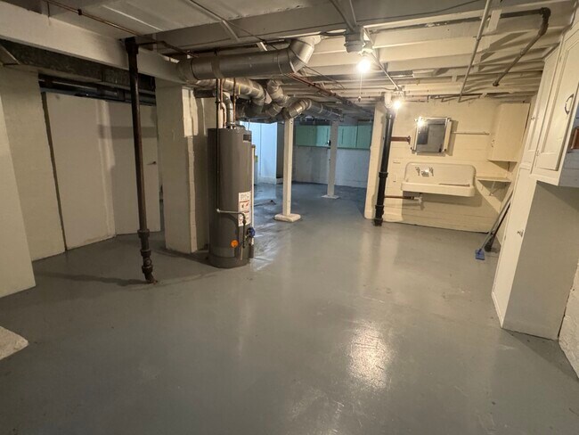 Building Photo - 2246 Bellevue Ave