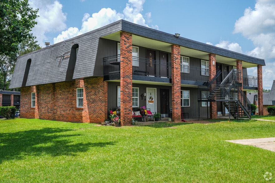Primary Photo - Summit at the Village Apartments