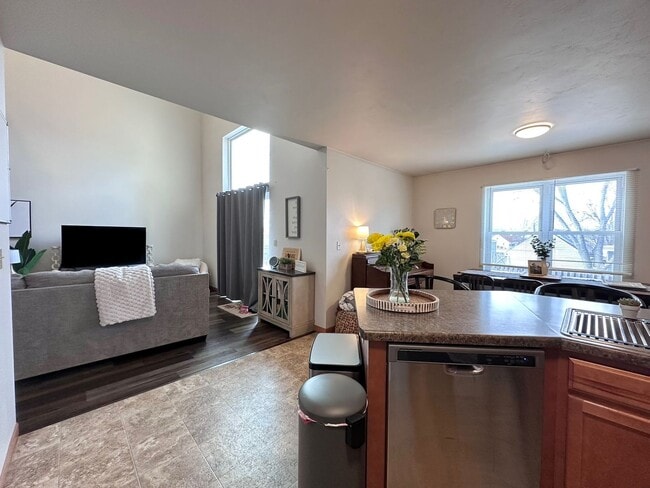 Building Photo - 1170-1172-1172 S Atrium Ct