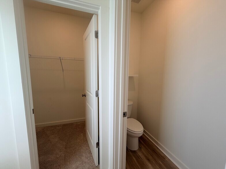 Building Photo - 2319 Discovery Loop