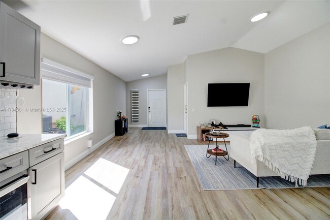 Building Photo - 1025 Bamboo Ln