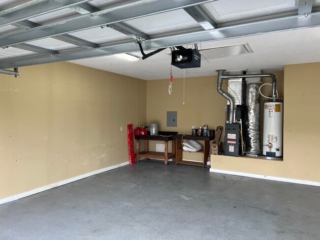 Building Photo - 195 S Shore Dr