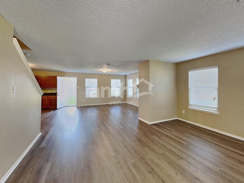 Building Photo - 321 Quail Run Rd