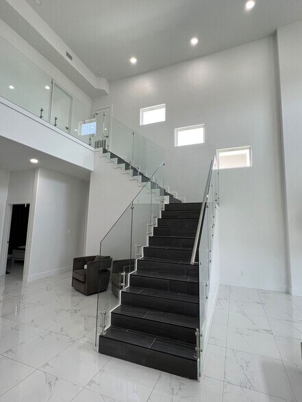 Building Photo - 154 Oleander Dr