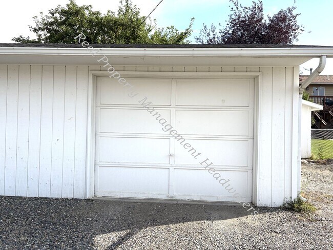 Building Photo - 2114 Billings Ave
