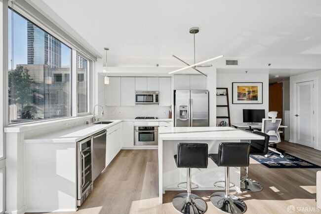 Building Photo - 501 Beale St