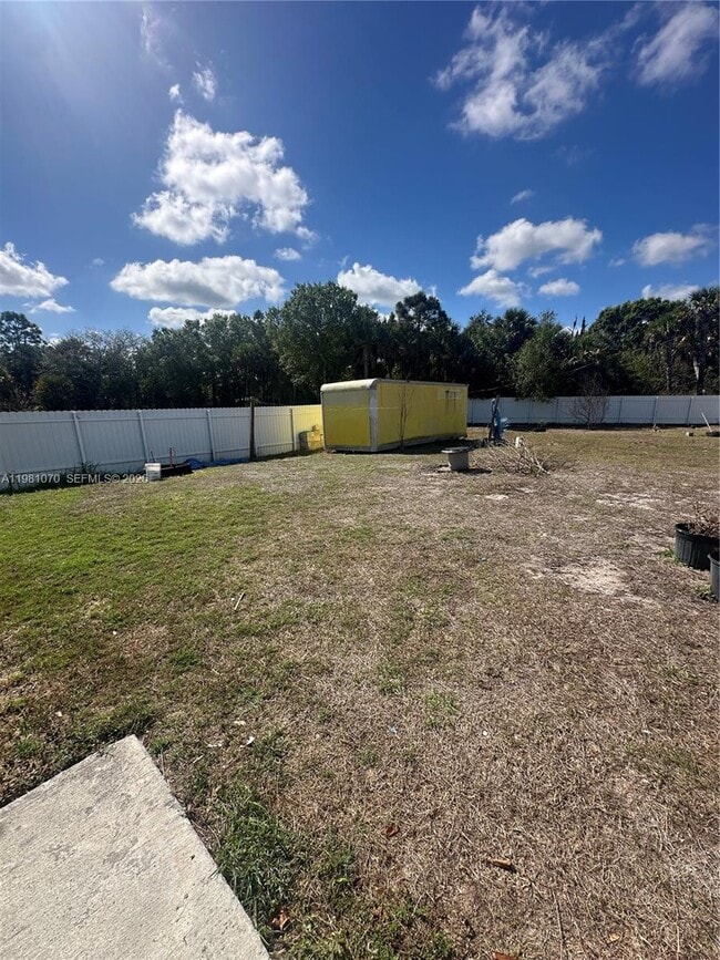 Building Photo - 5029 S Peachtree Cir