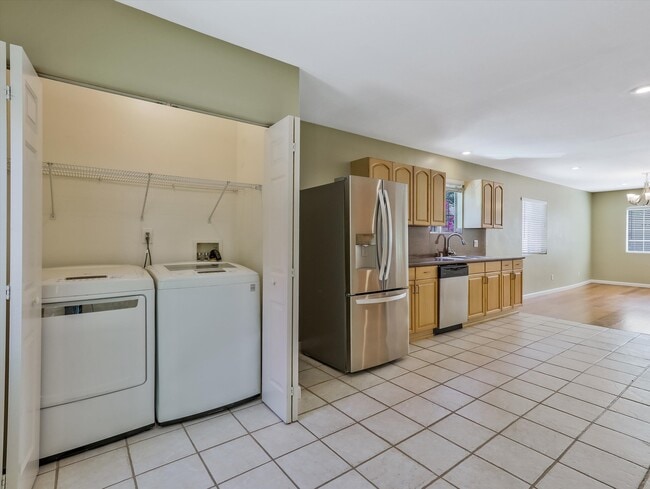 In Unit Laundry - 4009 Beverly Glen Blvd