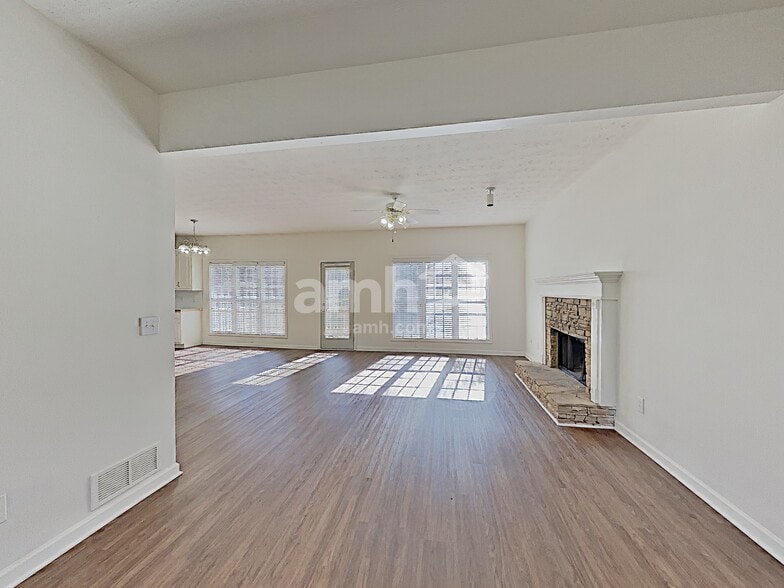 Building Photo - 1045 Fieldstone Dr