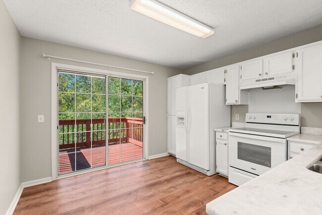Building Photo - Highly sought after Chesney Glen division....