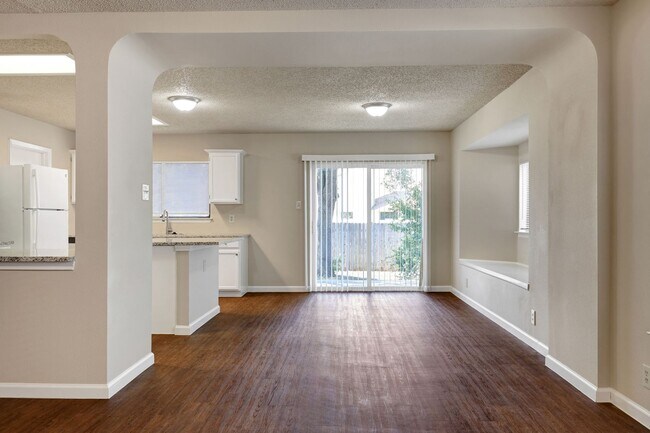 Building Photo - Fully Renovated Single-Story Brick Home in...