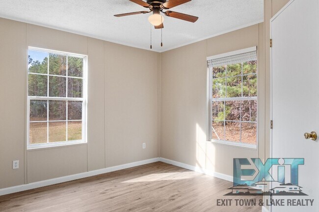 Building Photo - Beautiful Fully Renovated 3 Bed 2 Bath Home