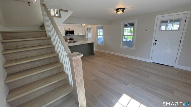 Building Photo - 47 Cosey Beach Ave