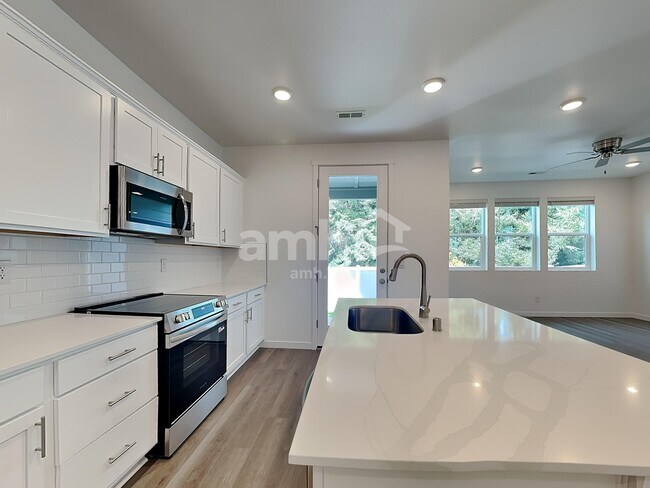 Building Photo - 5334 Turnstone St SE
