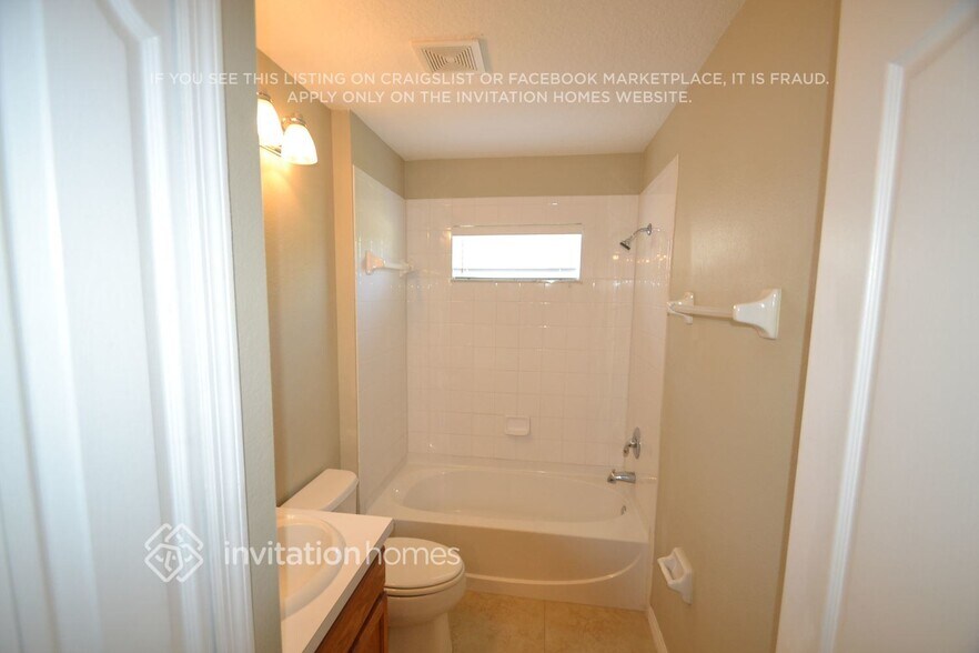 Building Photo - 12523 Lake Vista Dr