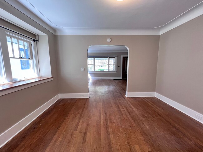 Building Photo - 3 Bedroom Duplex on a Brick Cul-de-sac, Blocks From Eastown and Cherry Hill!