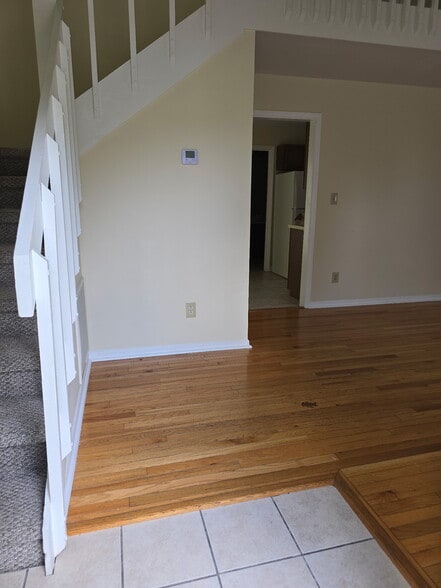 Building Photo - 106 Car Mol Dr