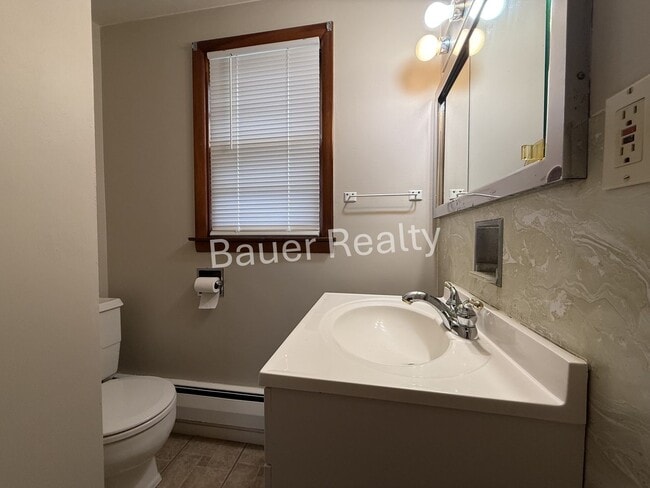 Building Photo - 4 Bedroom, Crestview School District