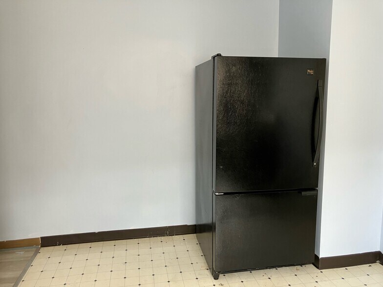 Building Photo - 2636 W Balmoral Ave