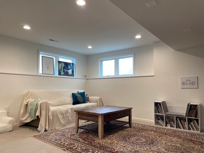 Building Photo - 708 Gingergrass Way