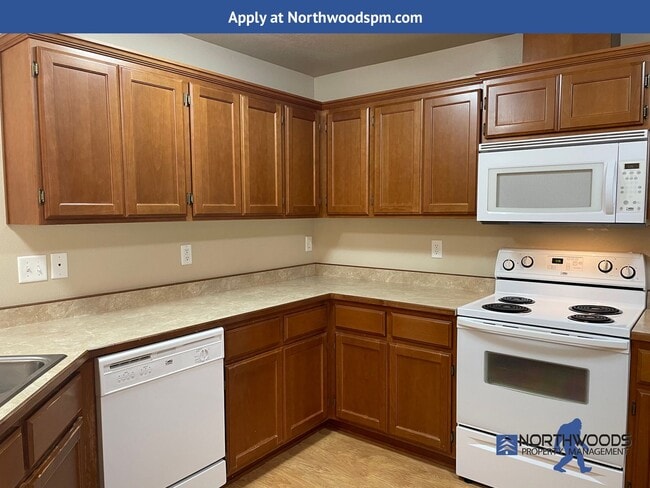 Building Photo - Very Nice 2 Bedroom 2 Bath Home Located in a 55+ Community in Central Point