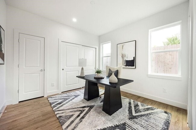 Building Photo - 1739 Mary St