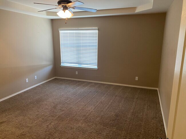 Master Bedroom - 4114 Huntleigh Dr