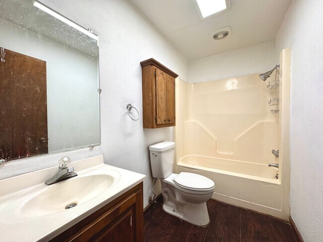 Building Photo - Modern & Spacious • Newly Remodeled • 2 Be...
