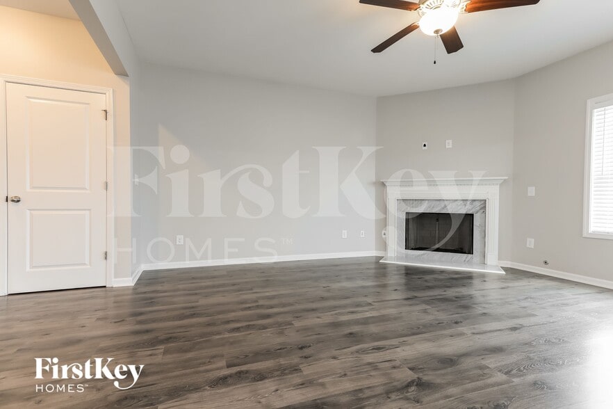 Building Photo - 2142 Massey Ln