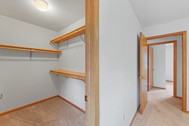 Building Photo - 612-614 Meadow View Rd