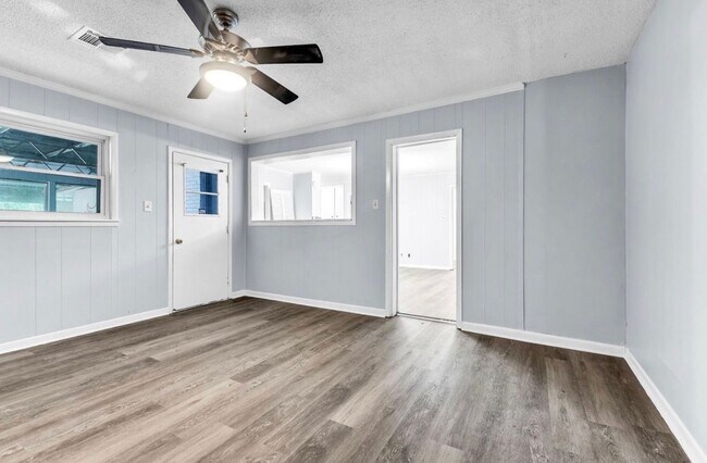 Building Photo - 3962 Fairfield Dr