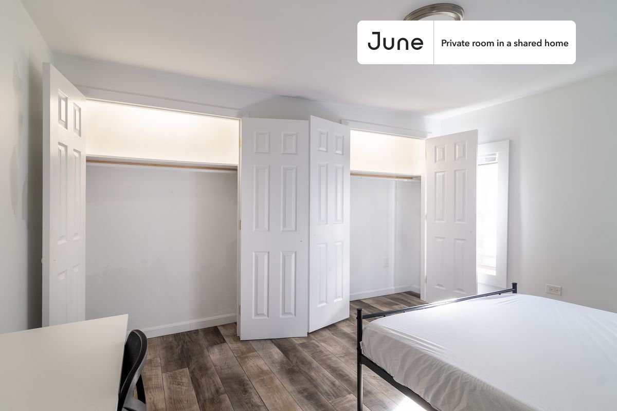 Building Photo - Room in Shared 5 bed/2 bath home in South Boston