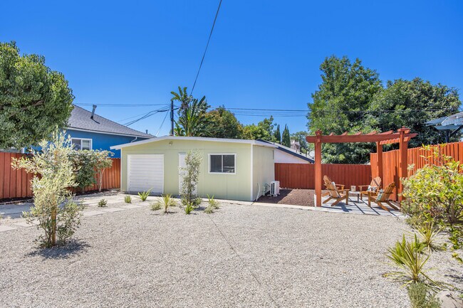 Building Photo - 407 Benton Wy