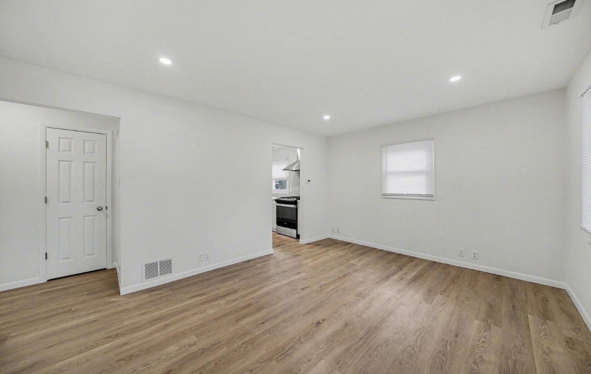 Building Photo - 613 N Ashland Ave