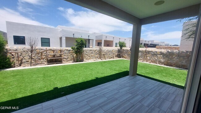 Building Photo - 12349 Desert Wolf Ave